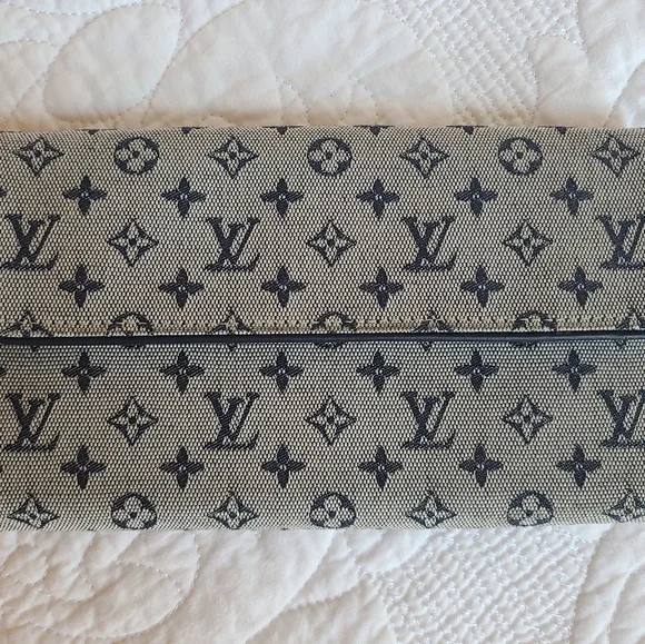 Authentic Louis Vuitton Lin wallet - Picture 2 of 9